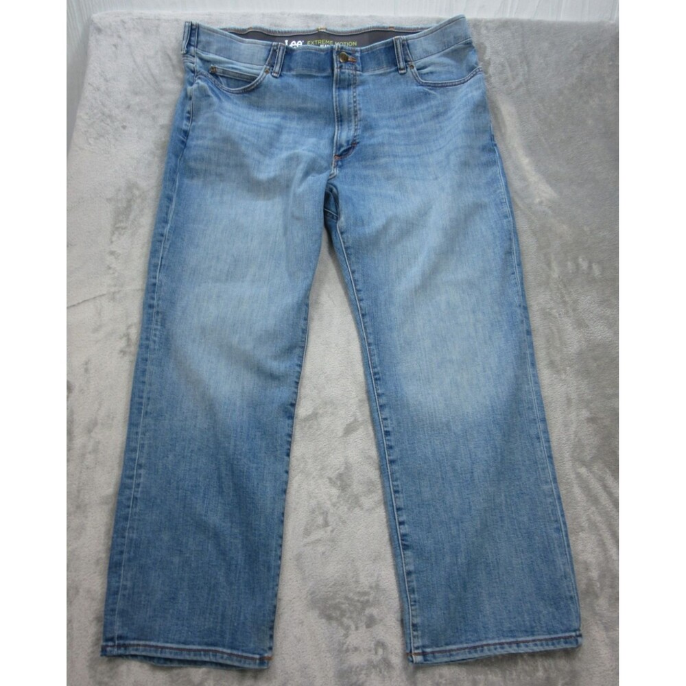 Lee Jeans Men's 42x30 (Actual 39x28) Extreme Motion Relaxed Straight Blue